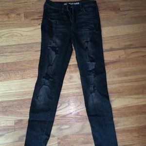 American Eagle Super Skinny distressed/ripped jean